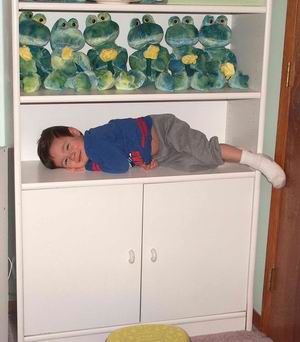 02-25-06bshelf.jpg