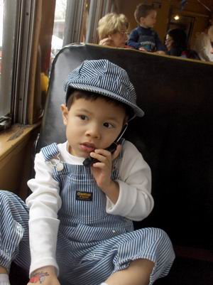 11-11-06btrainphone.jpg