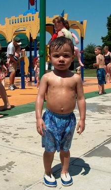6-08bwaterpark3.jpg