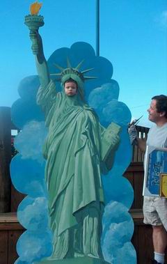 7-13-06bstatue.jpg